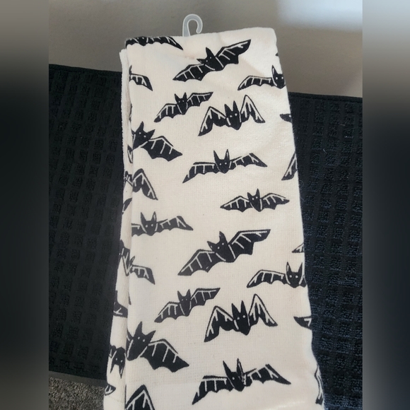 Bat printed hand towels - Picture 2 of 3